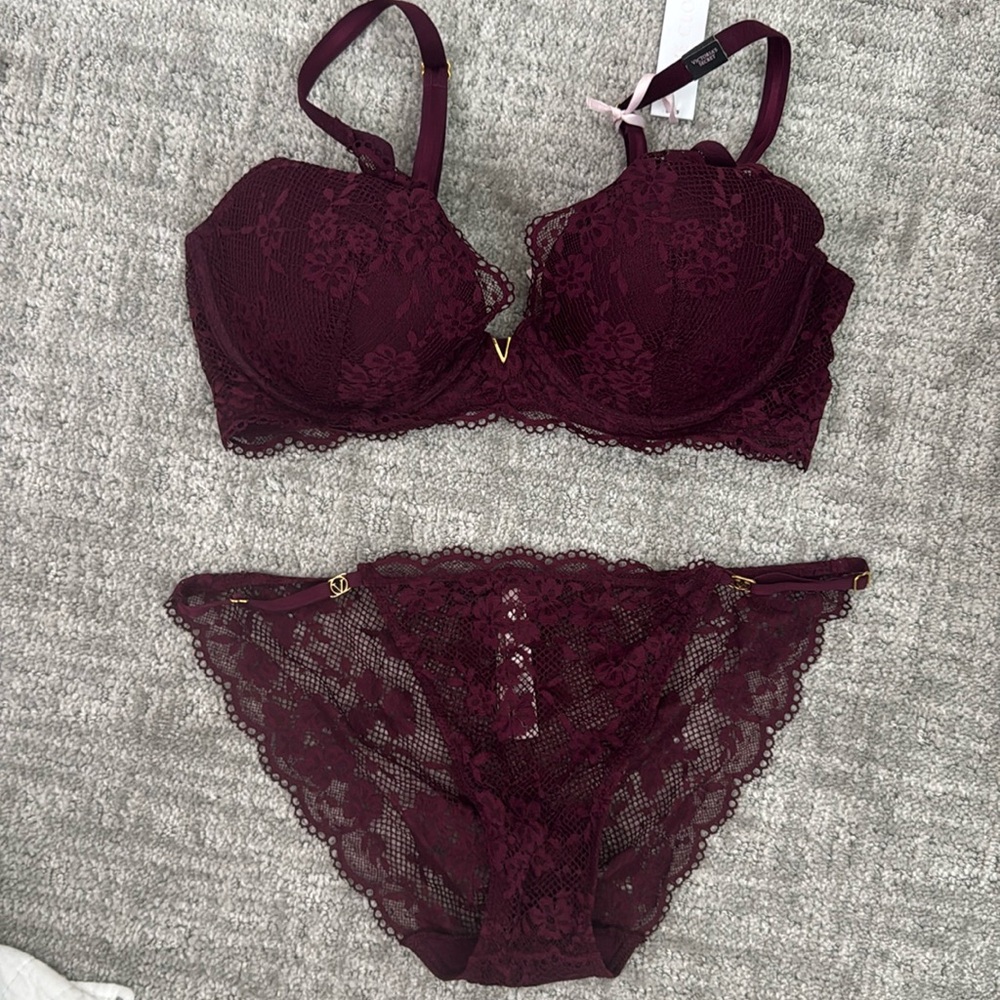 Victoria's Secret Lace Half-Pad Plunge Bra with matching panty NWT - burgundy